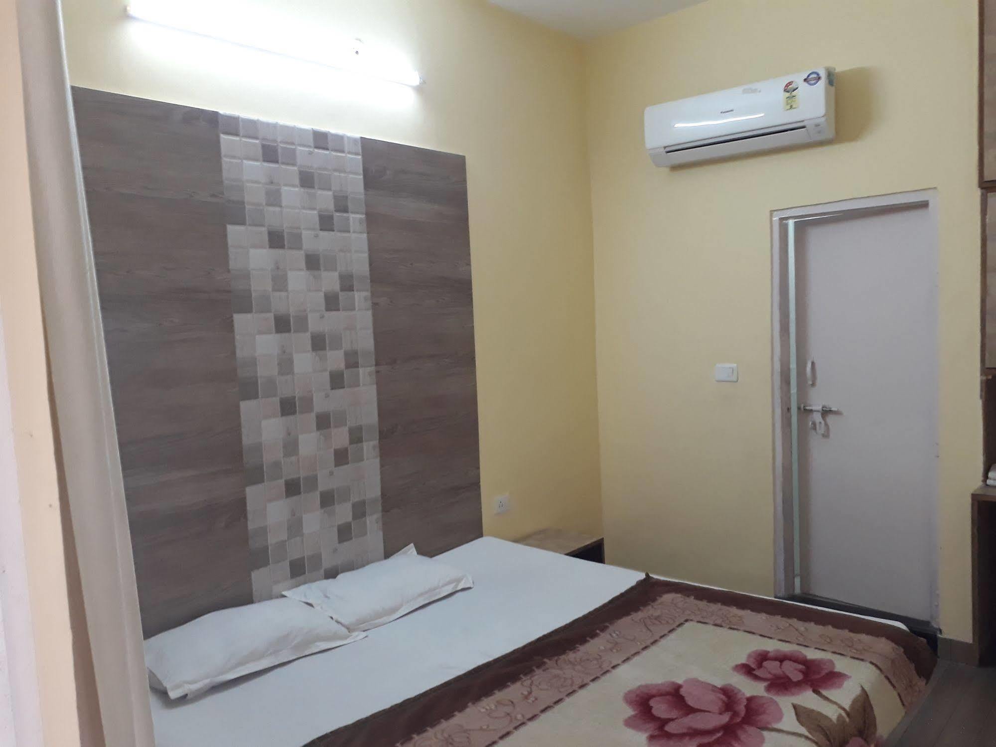 Hotel Golden Deluxe Jaipur Luaran gambar